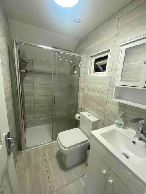Charming Private Guest House Enfield Buitenkant foto