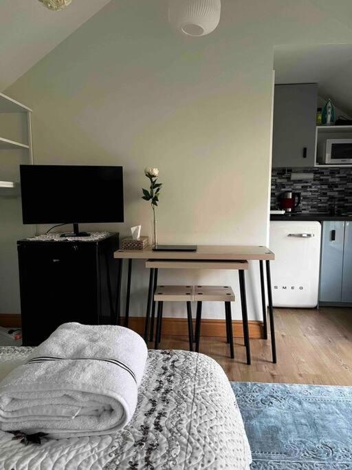 Charming Private Guest House Enfield Buitenkant foto