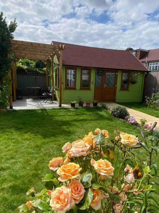 Charming Private Guest House Enfield Buitenkant foto